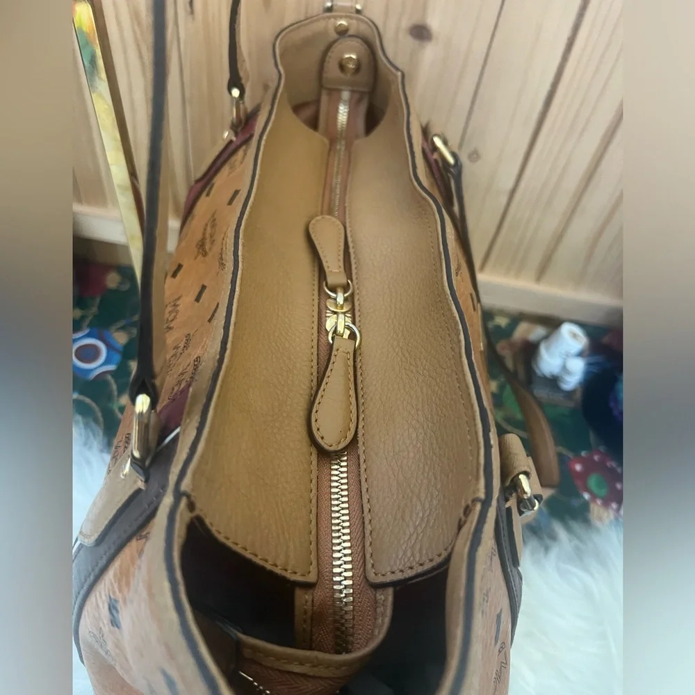 MCM Tan and Burgundy Logo Tote - Picture 4 of 15